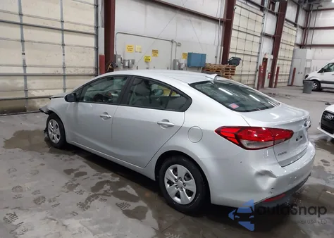 2018 Kia Forte Lx z USA, uszkodzony, nr VIN 3KPFL4A70JE196826